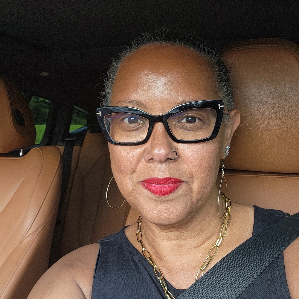 Meet your Posher, Lorrie